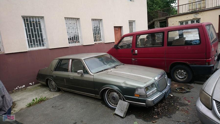 Z dedykacją dla człowieka lodu - Lincoln Continental na czarnych blachach