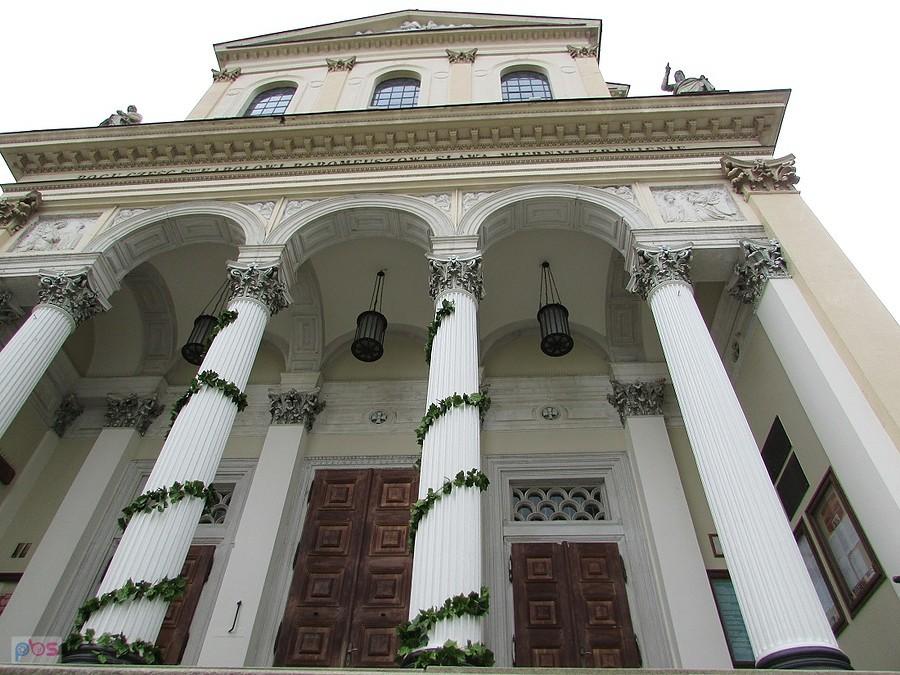 Fronton kościoła na Chłodnej