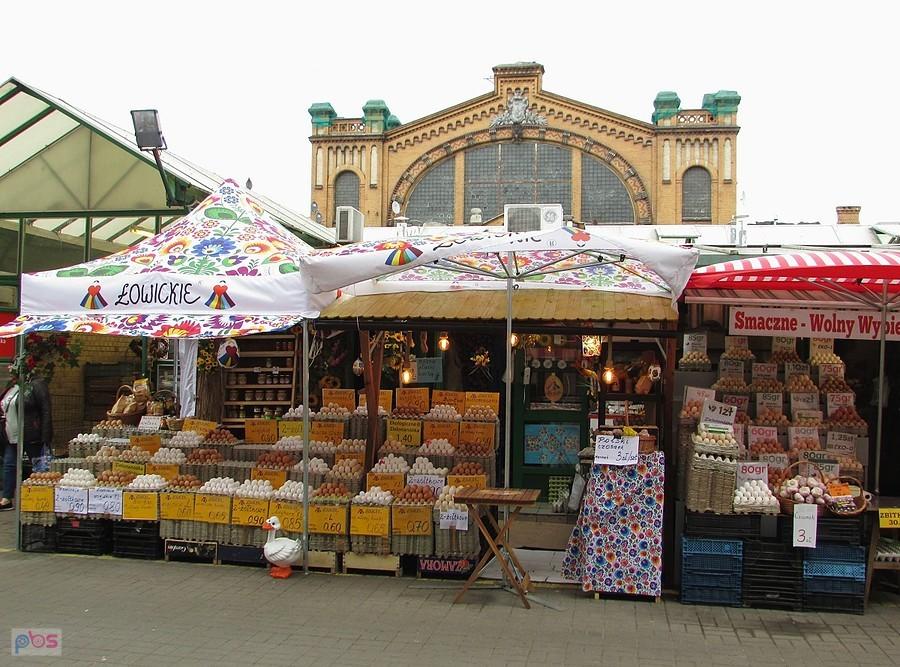 Bazar przy Hali Mirowskiej - kilkadziesiąt rodzajów jajek