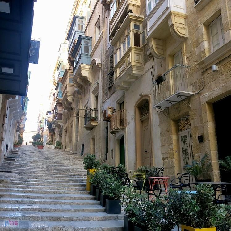 Uliczka Valetty ze schodami - Malta