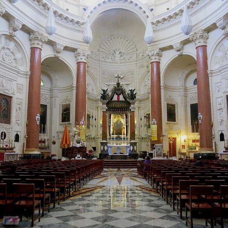 Wnętrze kościoła Valletty - Malta
