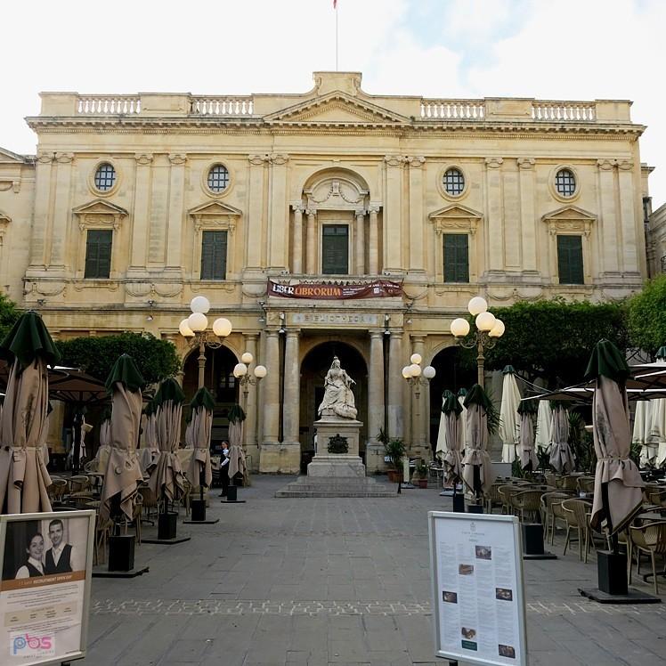 Przed pałacem - Valletta - Malta
