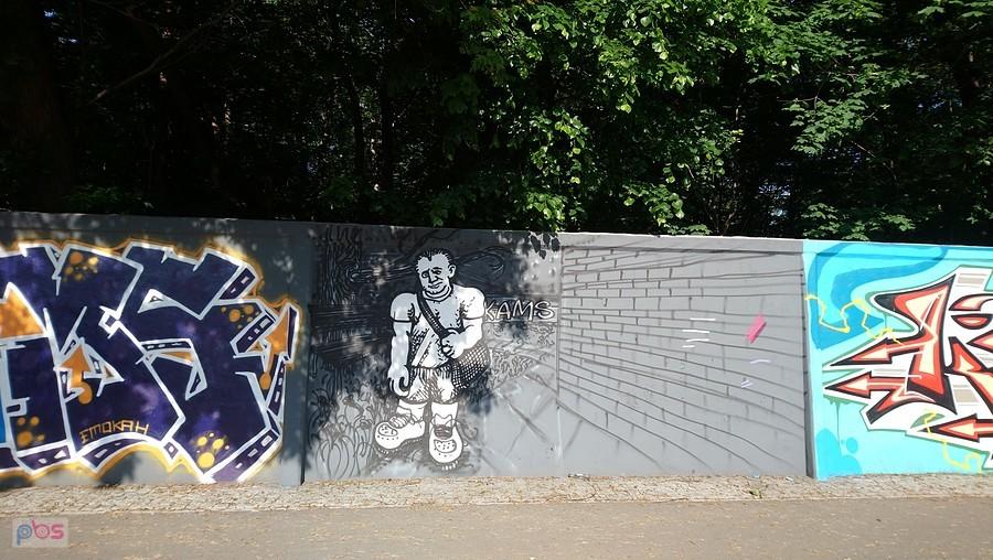 Mural na służewieckim parkanie