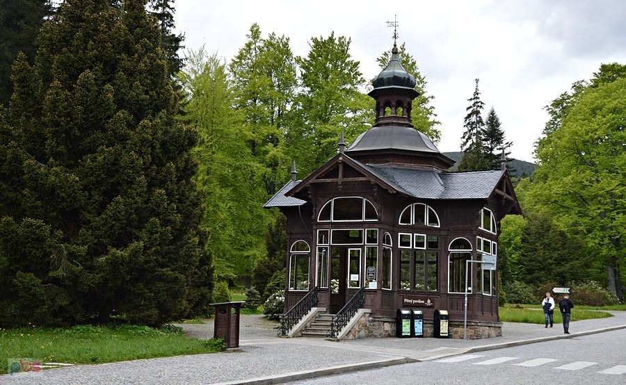 Pijalnia wody w miejscowości Karlova Studánka (CZ)