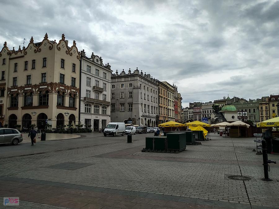 Tylu samochodów na rynku w Krakowie na raz chyba nigdy nie widziałem