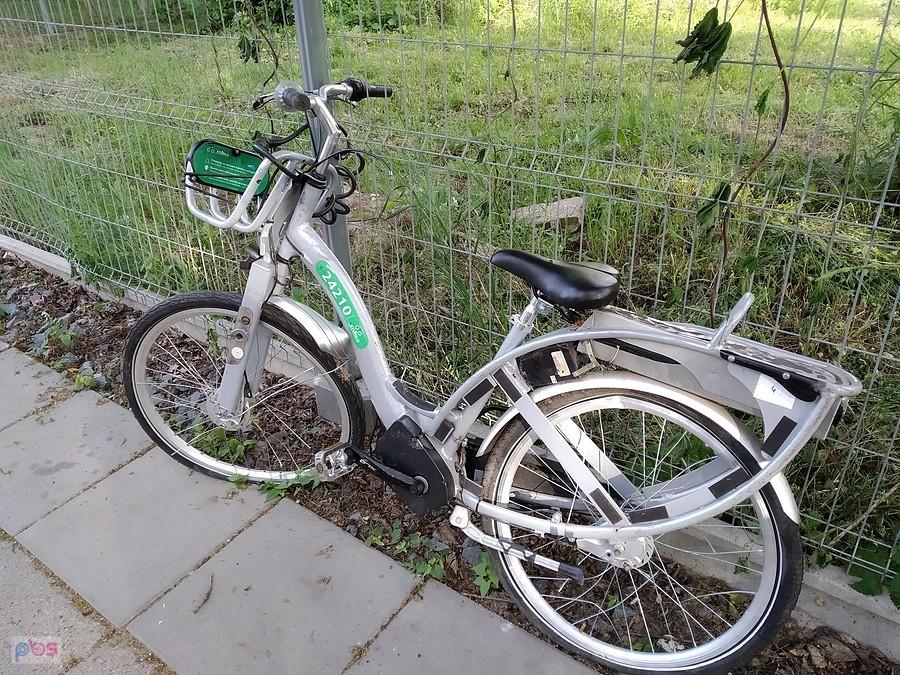 Zniszczony i porzucony elektryk