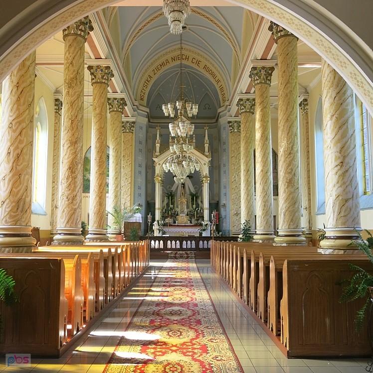 Wnętrze kościoła mariawitów z pocz. XX w. w Lipce