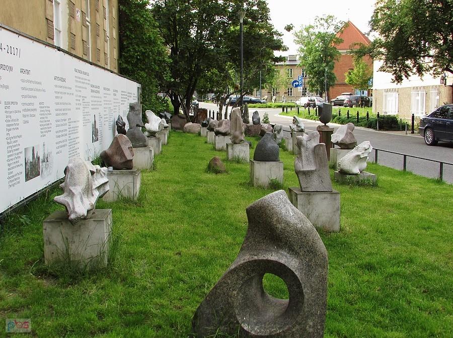 Galeria rzeżb Zbigniewa Maleszewskiego przy ul. Bugaj 15/17