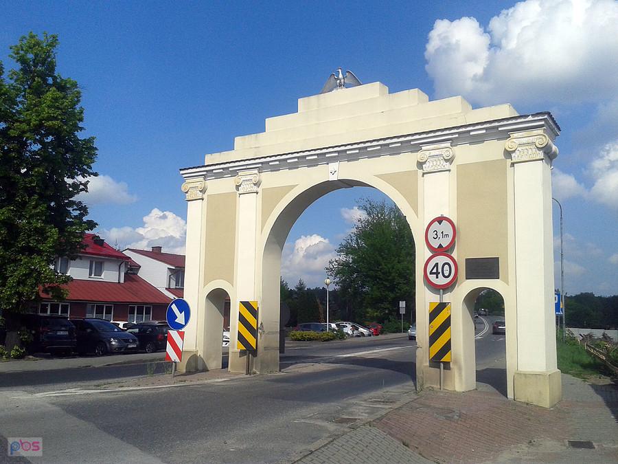 Łuk tryumfalny w Ślesinie