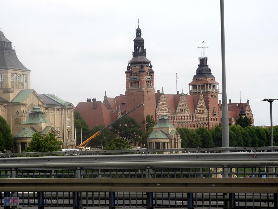 Urząd Wojewódzki i kawałek teatru.