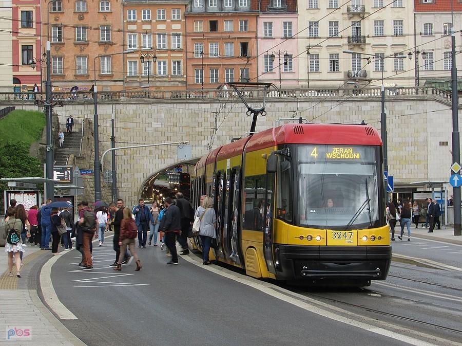 Czwórka z ładną panią motorniczą