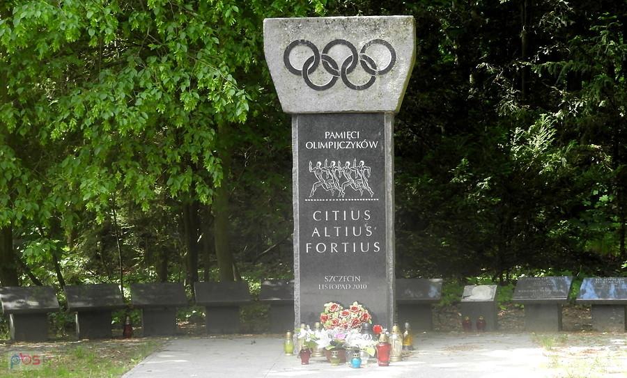 Pomnik ku czci Olimpijczyków na CC.