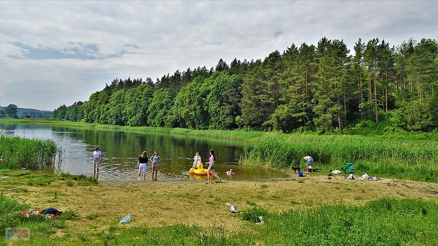 Rowerem po Kociewiu. Powoli plaże nad jeziorami się zapełniają.