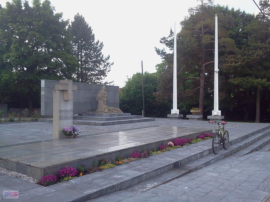 Pomnik w Żywocicach