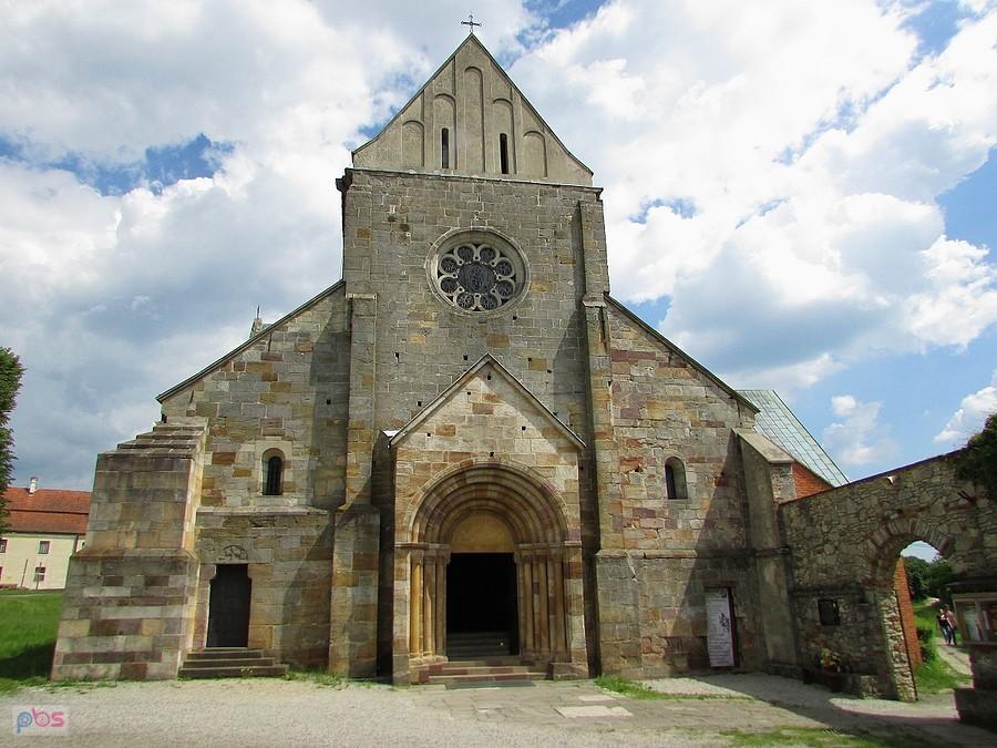 Romańska perełka Podklasztorza