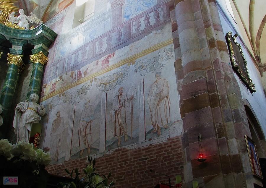 Podklasztorze - barokowe freski na ścianie prezbiterium
