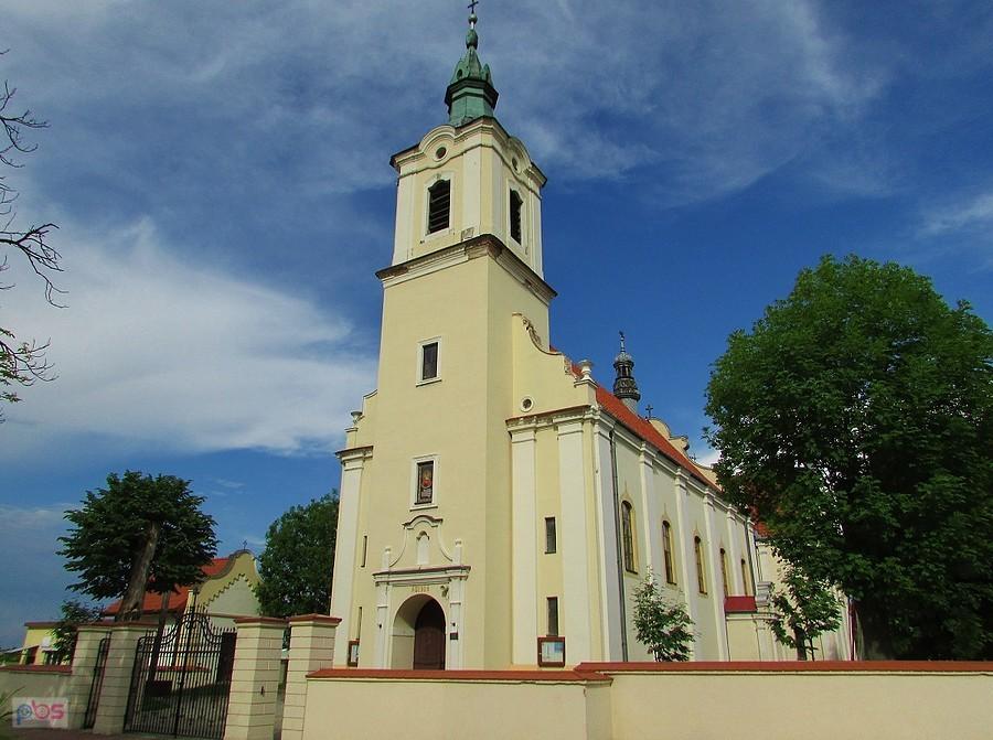 Błogie Szlacheckie - kościół Narodzenia Najświętszej Maryi Panny i św. Mikołaja