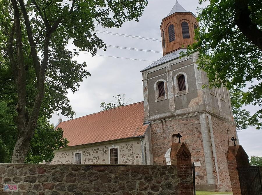 KRĘPCEWO (niem.Kremzow) Kościół filialny p.w. MB Częstochowskiej z XV/XVI w.