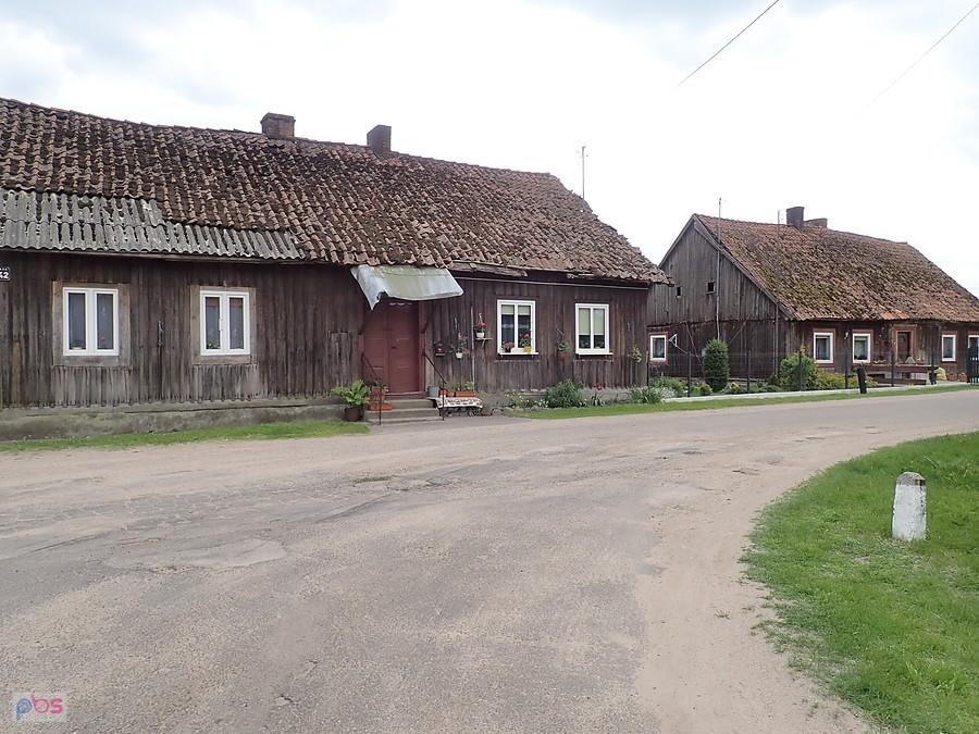 Wieś Róg. Stare domy