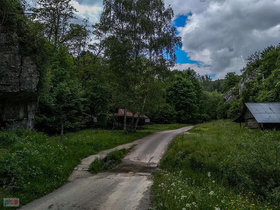 Wjazd do doliny Kobylańskiej