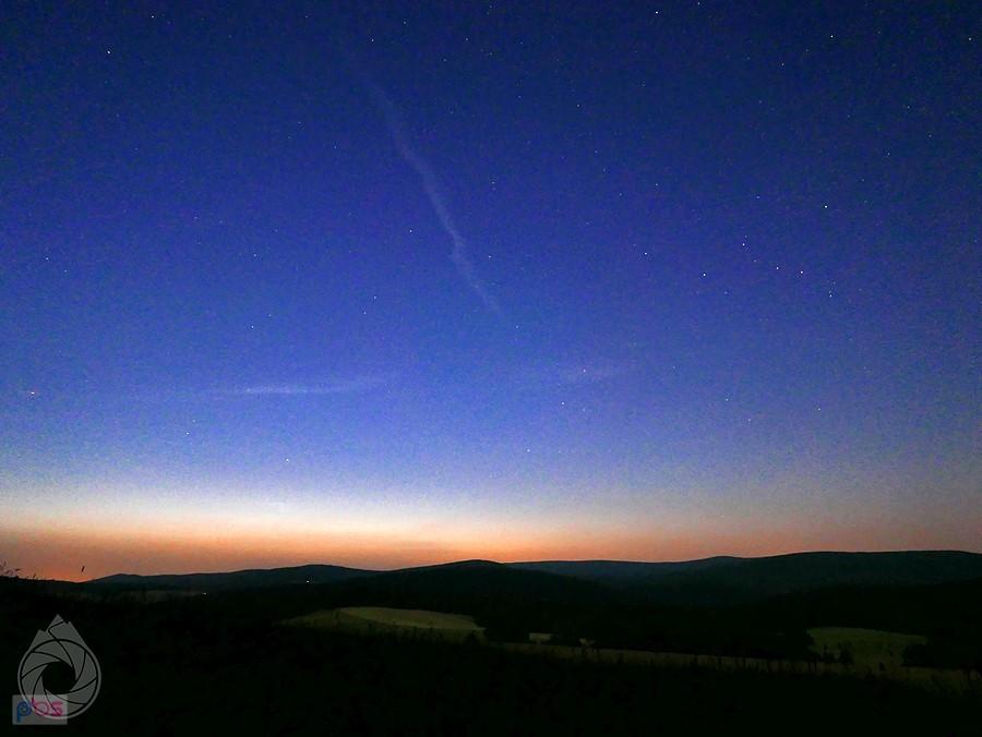 niebo nad Pasmem Magurskim z polan widokowych nad Czarnym