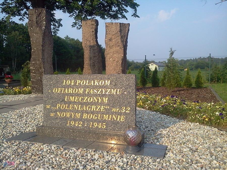 Pomnik poległych Polaków w obozie w Skrzeczoniu