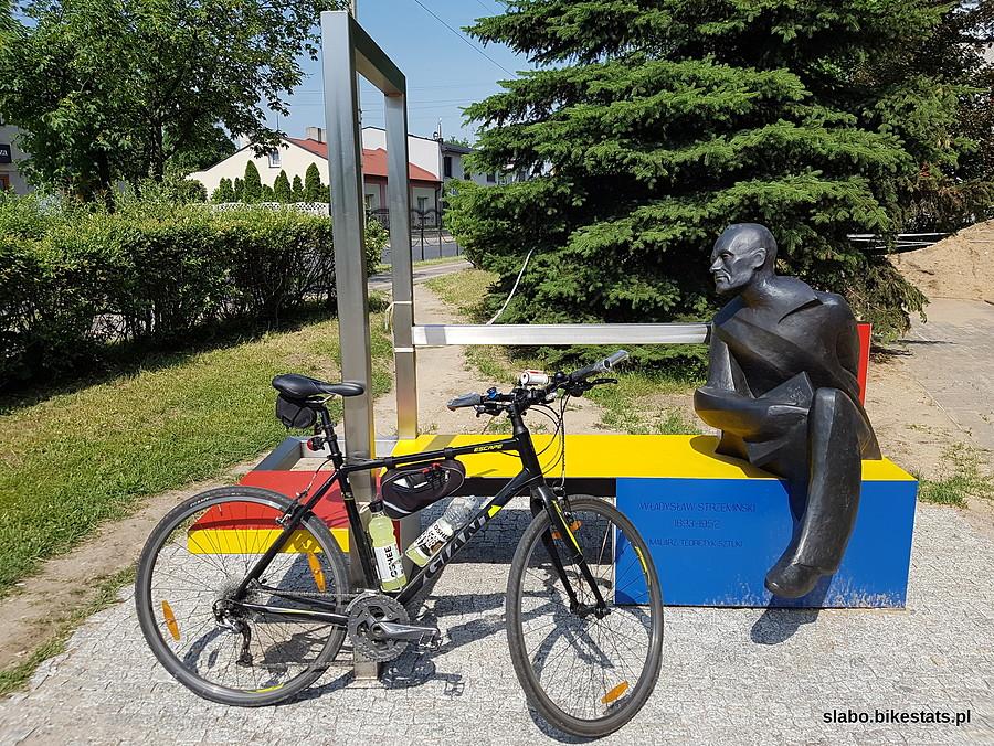 Ławeczka Władysława Strzemińskiego w Koluszkach