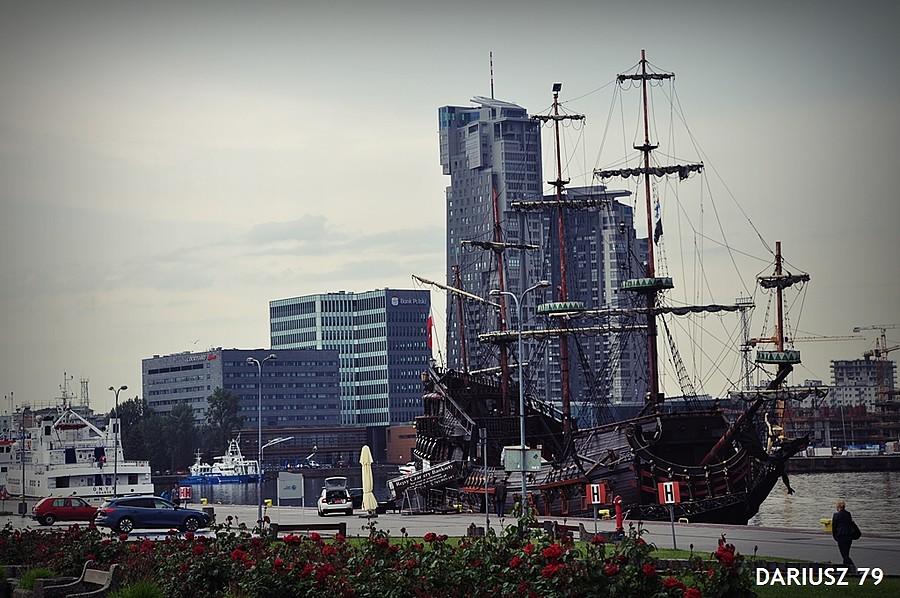 Nabrzeże Pomorskie w odali Sea Towers Gdynia