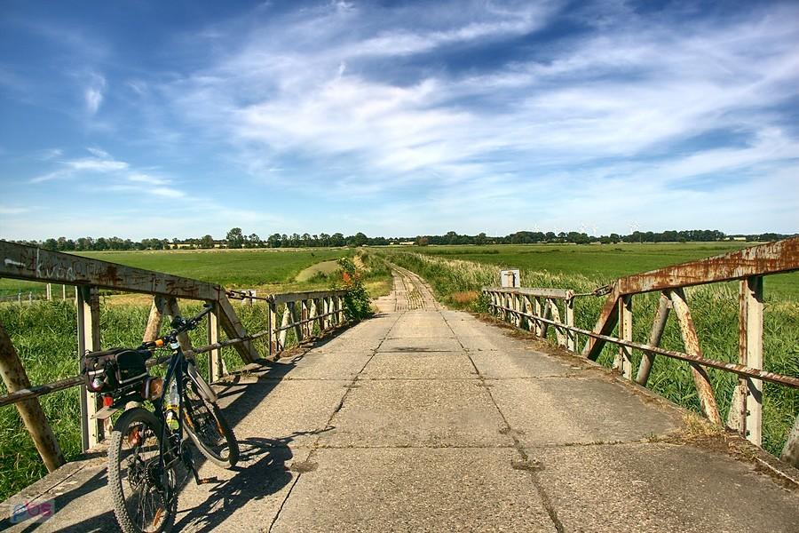most nad Iną na łąkach