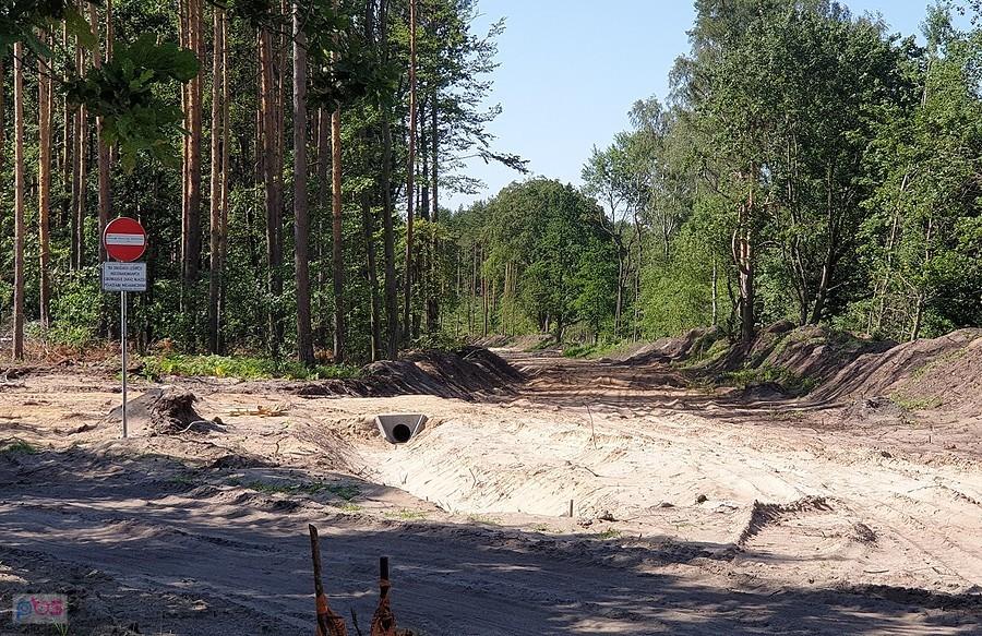 Coś powoli trwają prace na drodze pomocniczej do Zdunowa