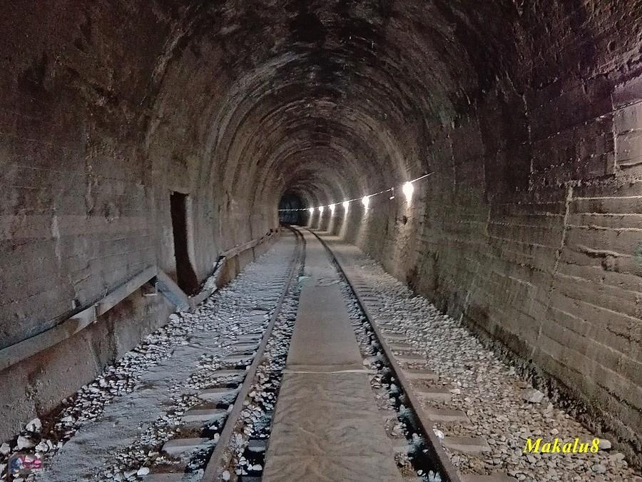 Ścieżka w tunelu