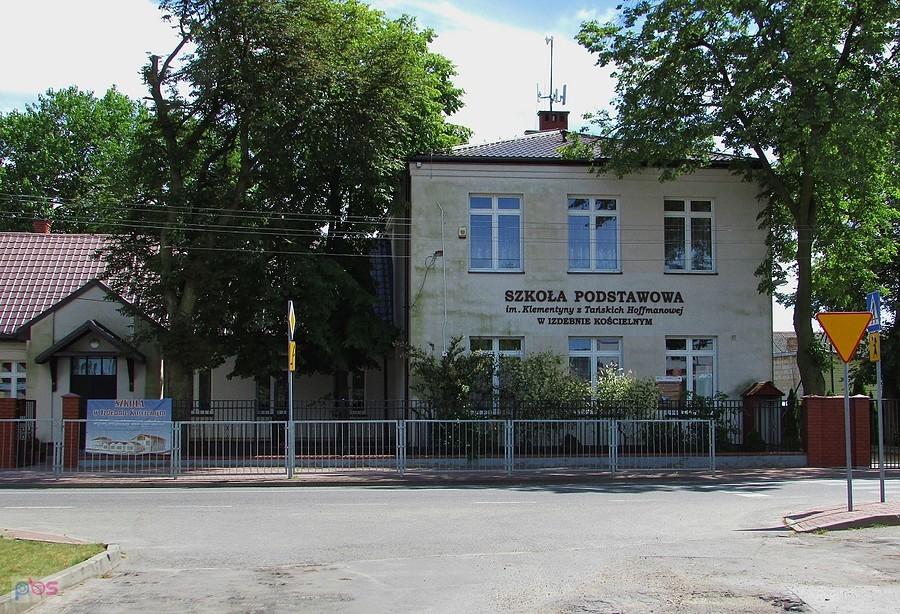 Izdebno Kościelne - mieszkała tu w młodości Klementyna Hoffmanowa, teraz jest patronką miejscowej szkoły