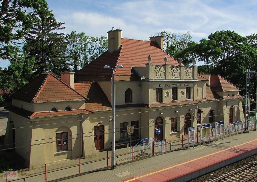 Radziwiłłów Mazowiecki - stacja kolejowa
