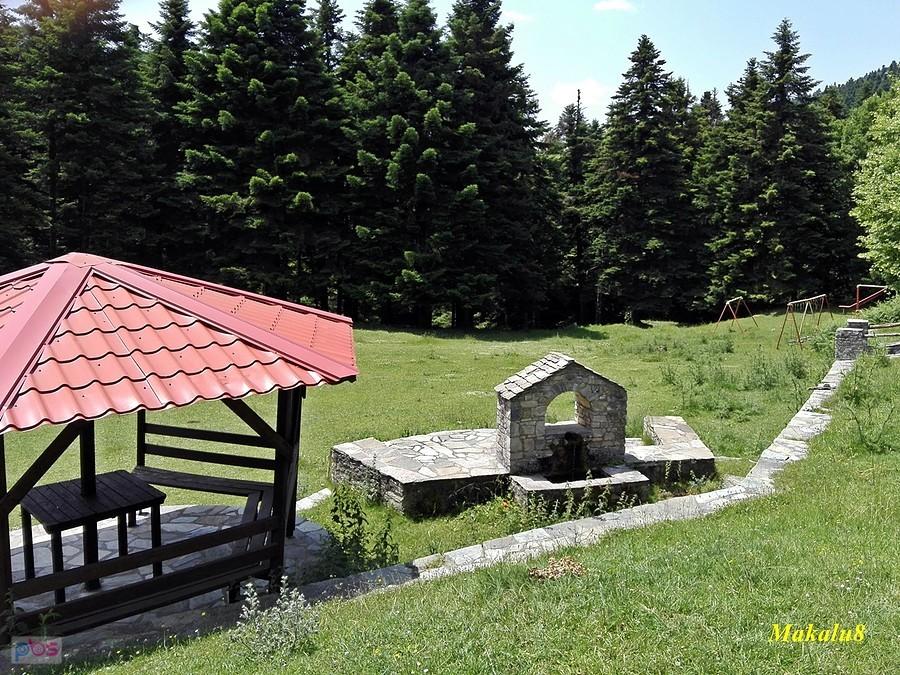 Przy drogach nie brakuje poidełek