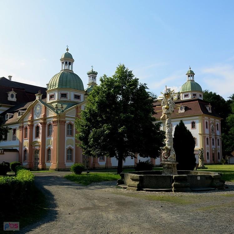 Przejeżdżamy przez bramy Klasztoru St. Marienthal