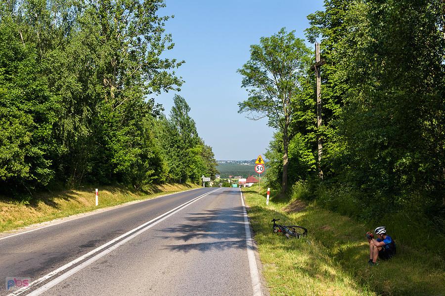 Drogą przez Strawczynek w powiecie kieleckim