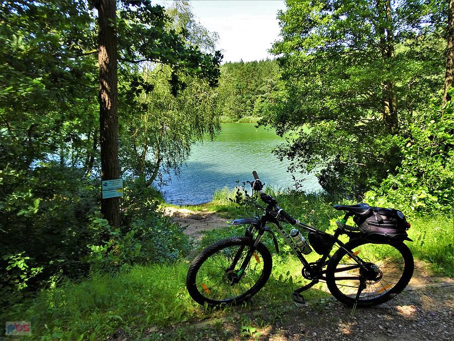 Lato na rowerze - wycieczka nad Jezioro Borówno Wielkie, popływać. Jestem na miejscu.