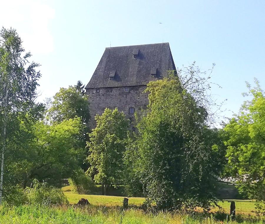 Zabytkowa wieża rycerska - Siedlęcin