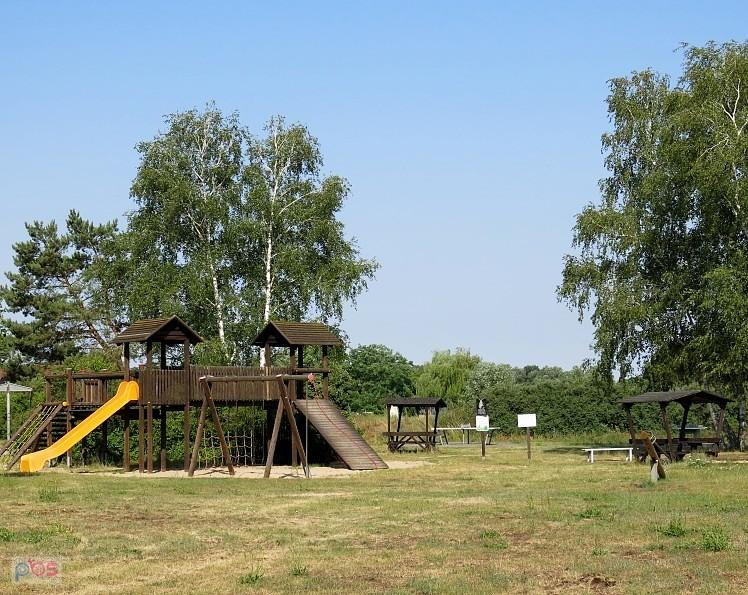 Ratzdorf. Spielplatz (plac zabaw) im. Mickela Jacksona