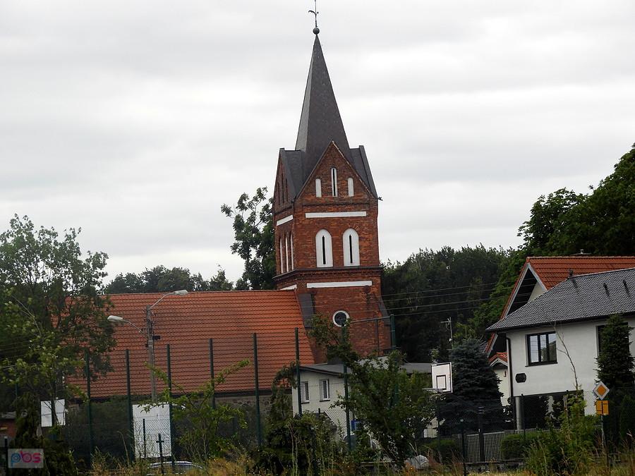 Bezrzecze - kościół.