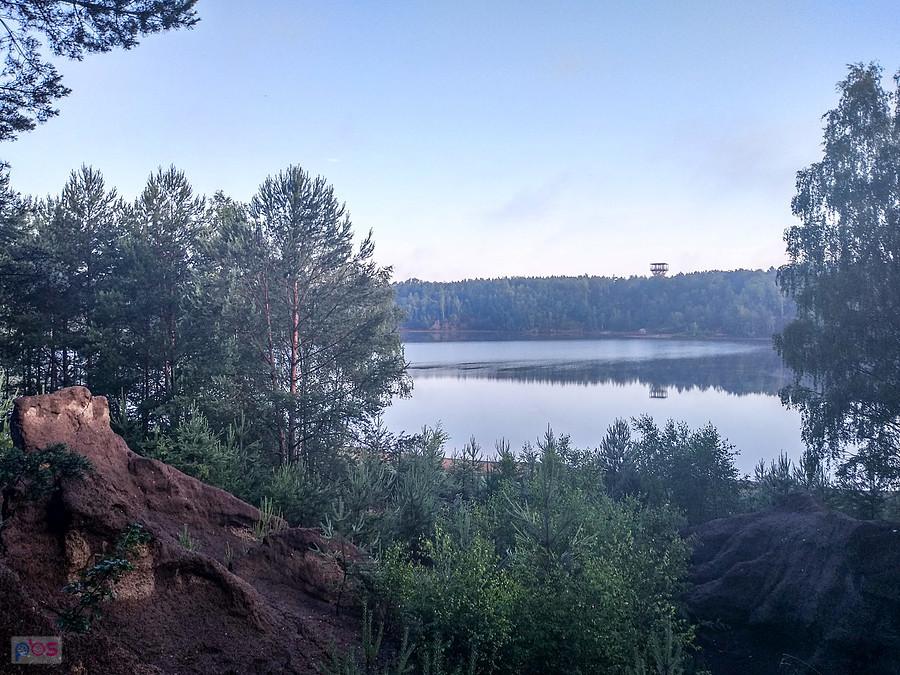 Kolorowe jeziorka o świcie