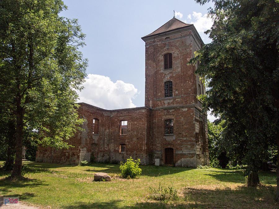 Ruiny kościoła w Lossow