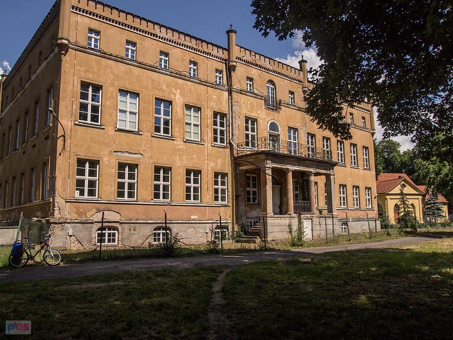 Pałac w Dąbroszynie