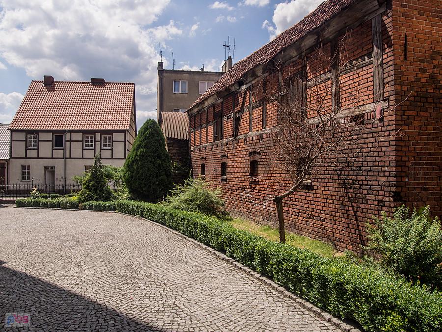 Zabudowania przy kościele w Mieszkowicach