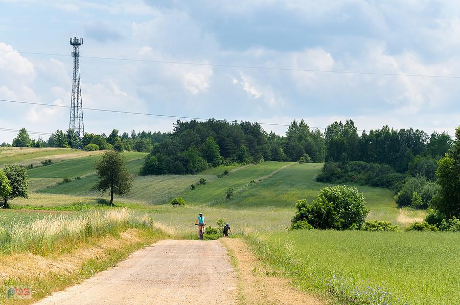 Droga przez Hucisko, reszta ekipy już daleko z przodu