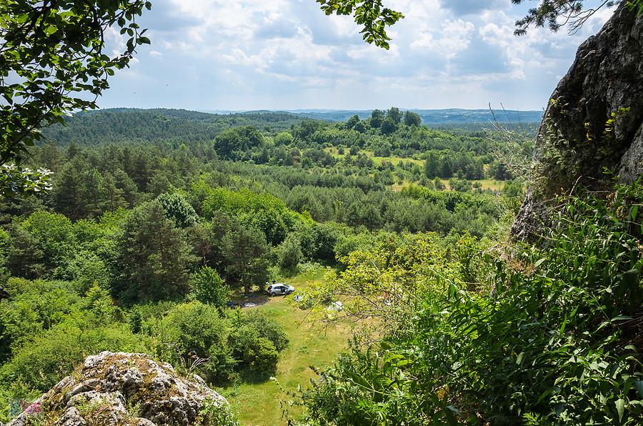 Widok na południowy zachód ze skał w Rzędkowicach