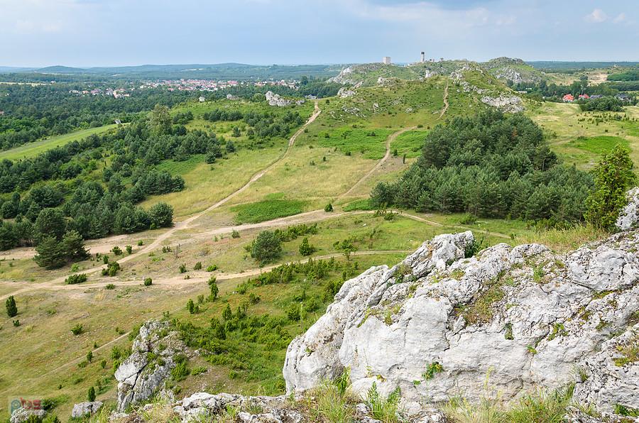 Widok z góry Biakło, w tle ruiny średniowiecznego zamku w Olsztynie