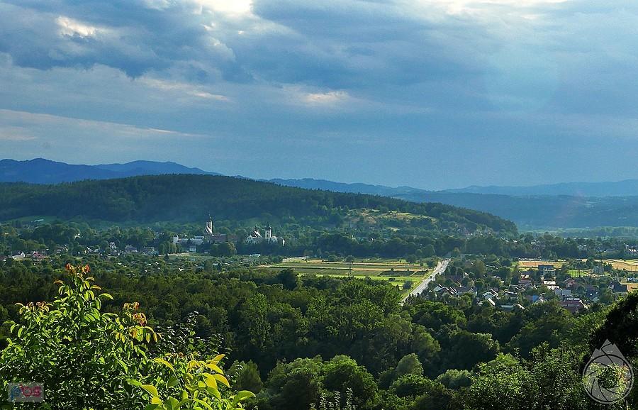 prosta podsądecka i Stary Sącz, w tle już kawałek Wyspowego