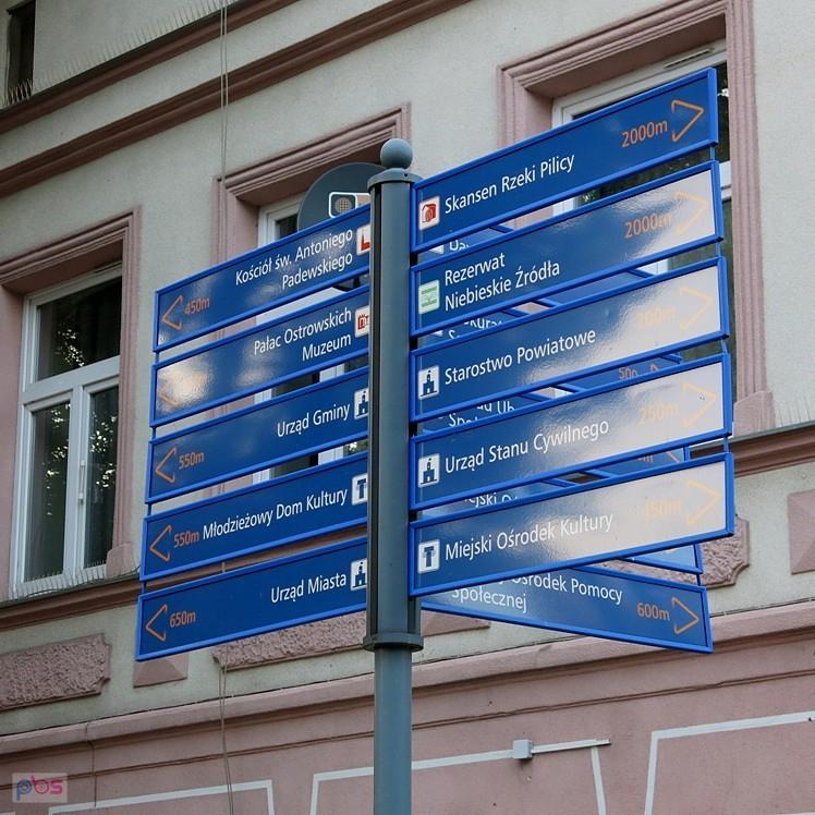 Znaki informacyjne dla pieszych jak i rowerzystów