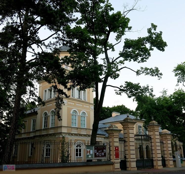 Pałac Ostrowskich – zbudowany w 1812 r